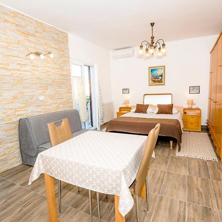 Guest House Ab Adria Home Ровинь Экстерьер фото