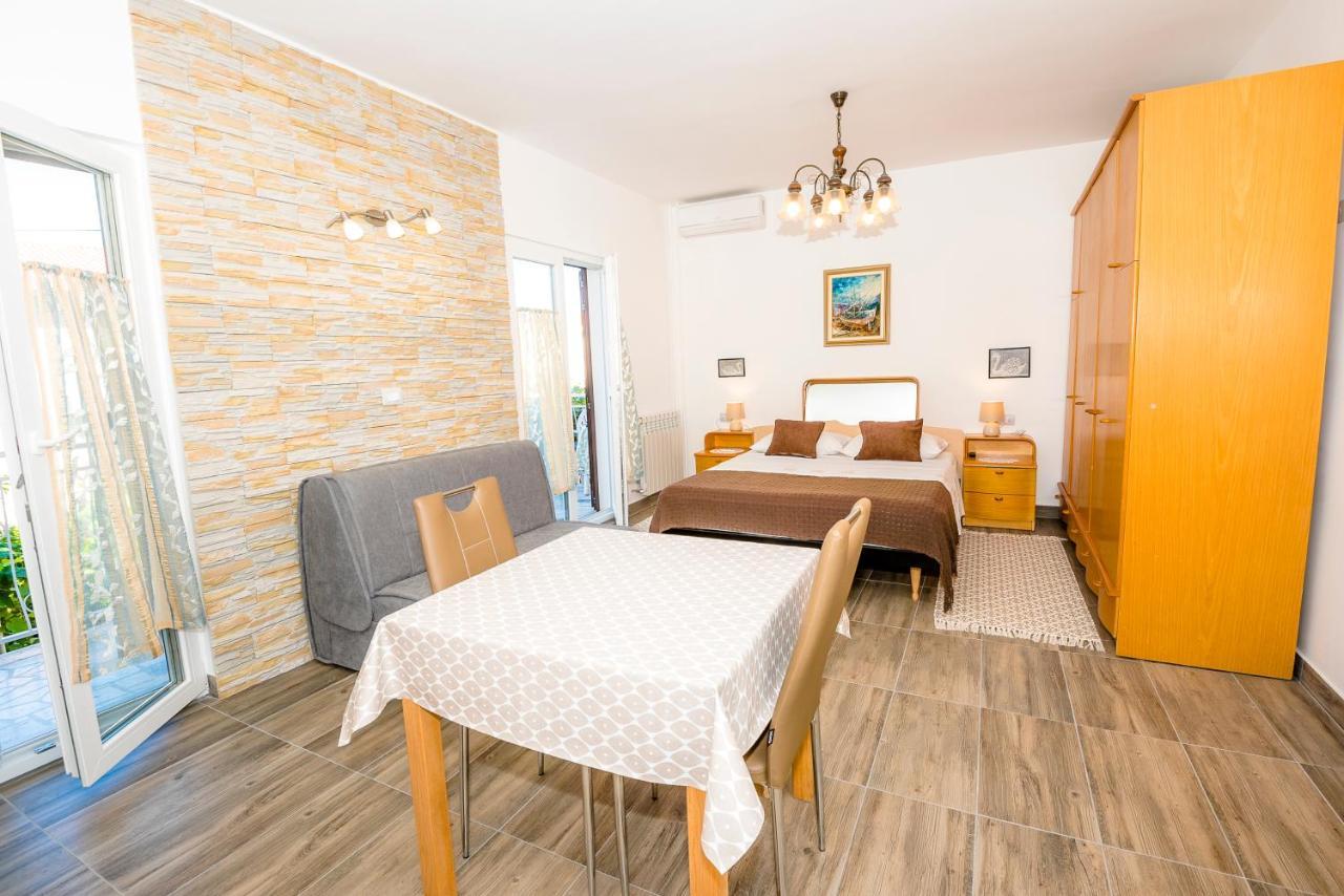 Guest House Ab Adria Home Ровинь Экстерьер фото