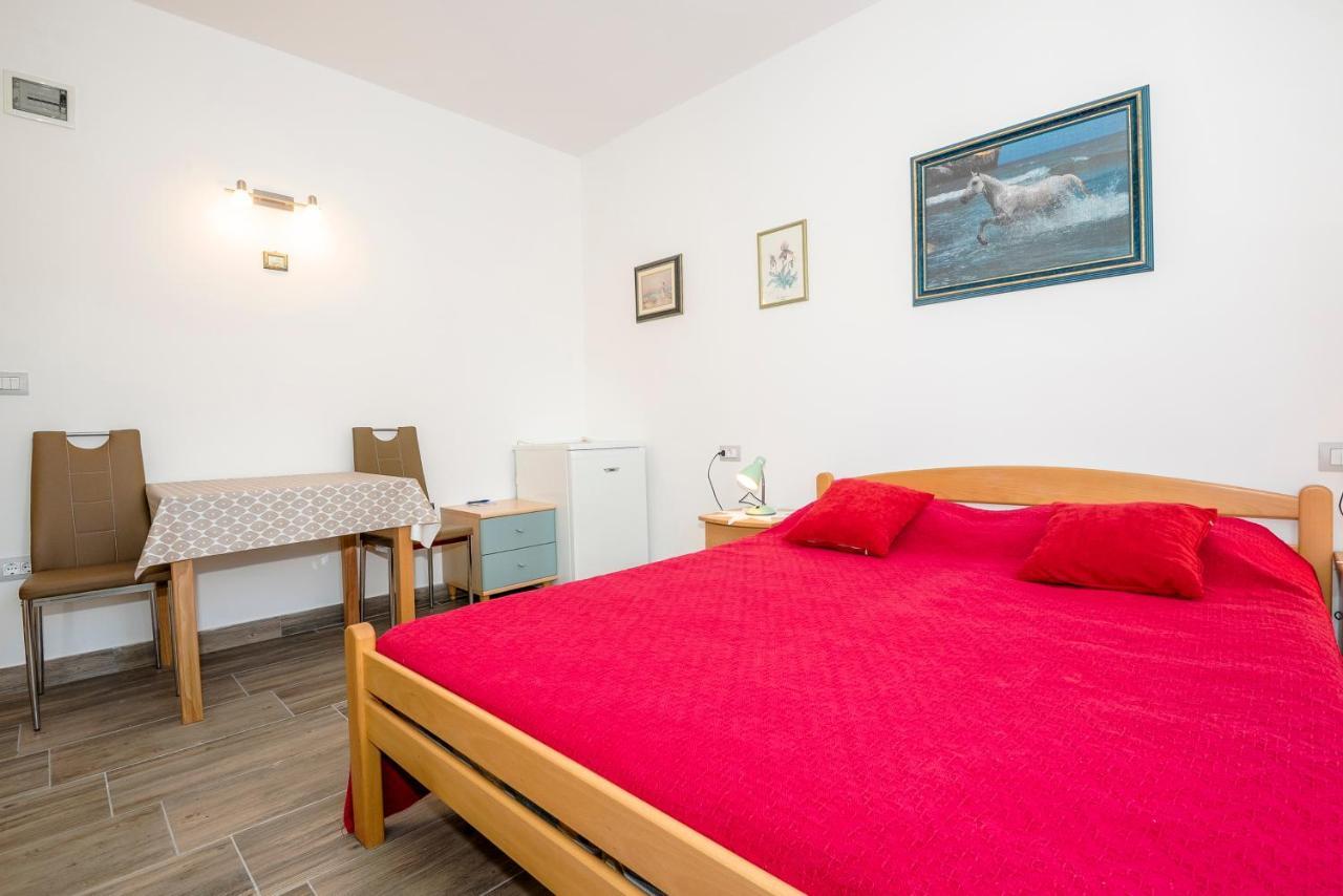 Guest House Ab Adria Home Ровинь Экстерьер фото