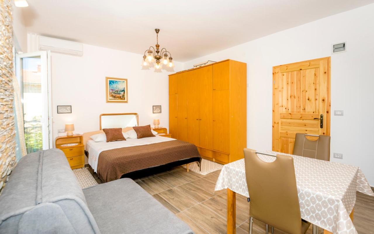 Guest House Ab Adria Home Ровинь Экстерьер фото