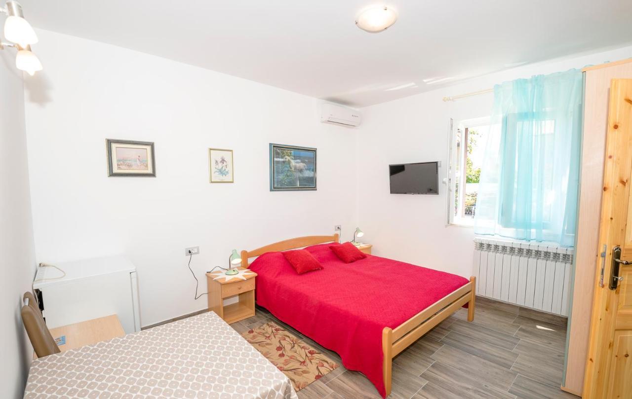 Guest House Ab Adria Home Ровинь Экстерьер фото