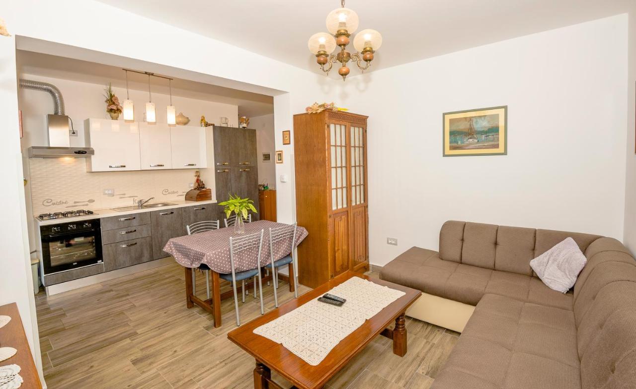 Guest House Ab Adria Home Ровинь Экстерьер фото
