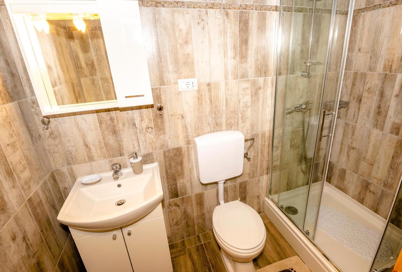 Guest House Ab Adria Home Ровинь Экстерьер фото